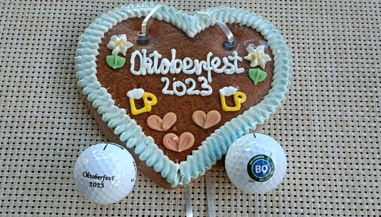 Abgolfen mit Oktoberfest bei Traumwetter