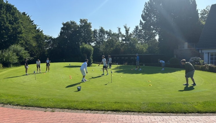 Abschlag Schule: Drei Tage Golfspaß im Bochumer Golfclub